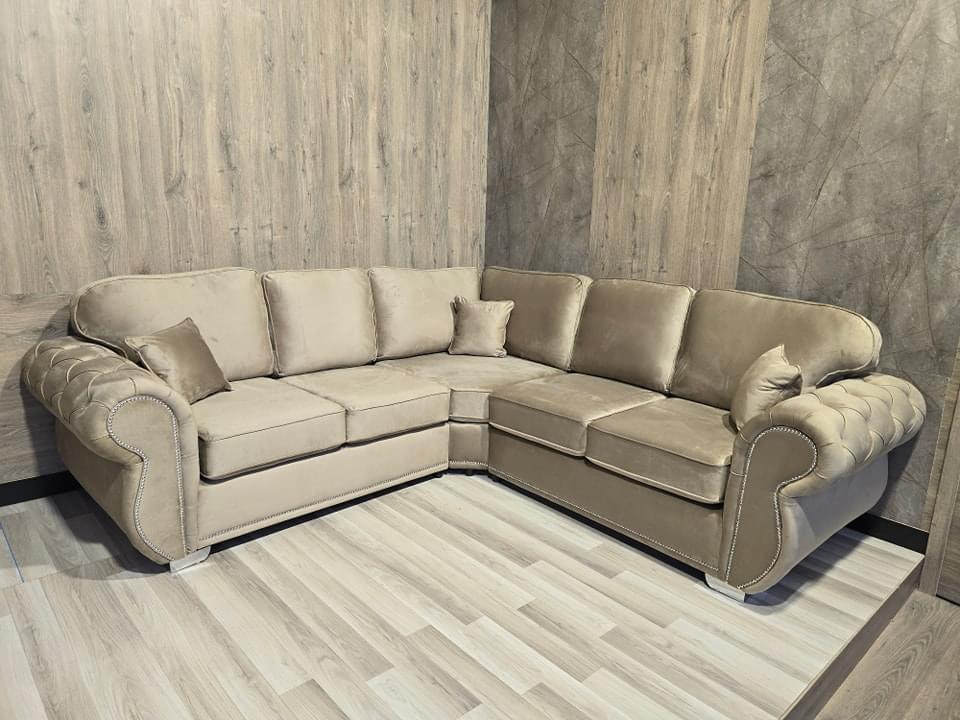 Rio Swan Chesterfield Corner Suite — Champagne